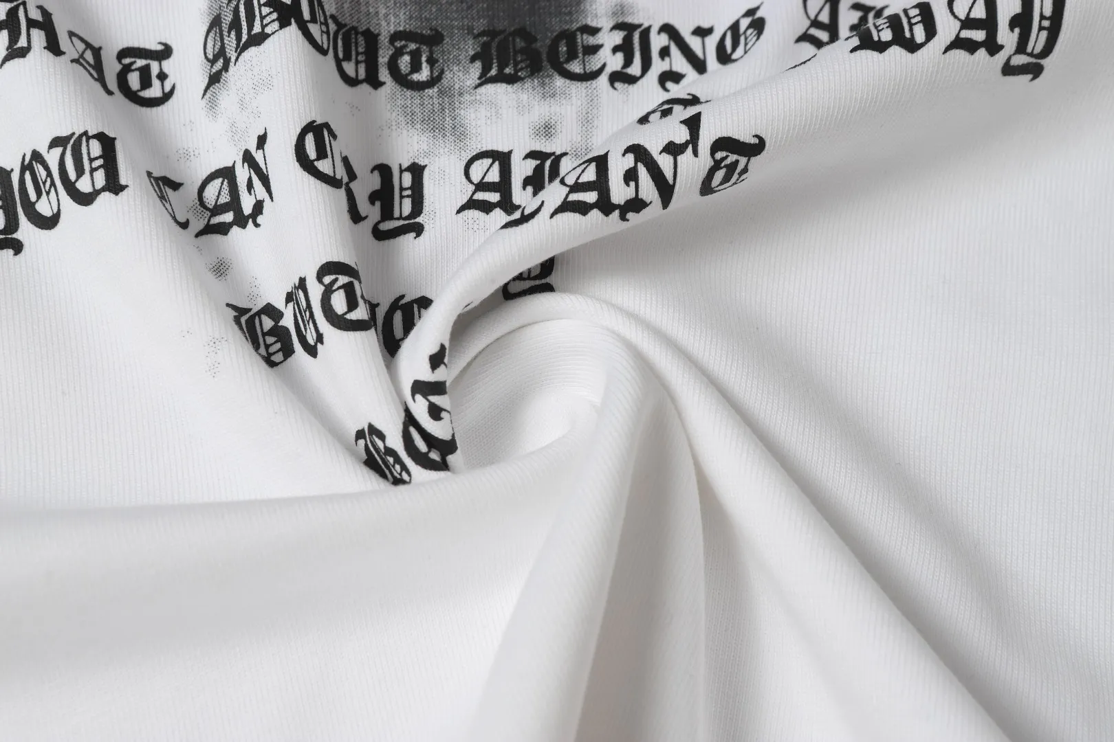 P170 Chrome Hearts* Chrome Hearts are made of 300g double yarn fabric, 1*1 Solona rib, imported digital front and rear white ink direct injection + laser appliqué embroidery, hand-nailed hardware accessories, loose version, same style for men and women. Color: Black White Size: XS S M L